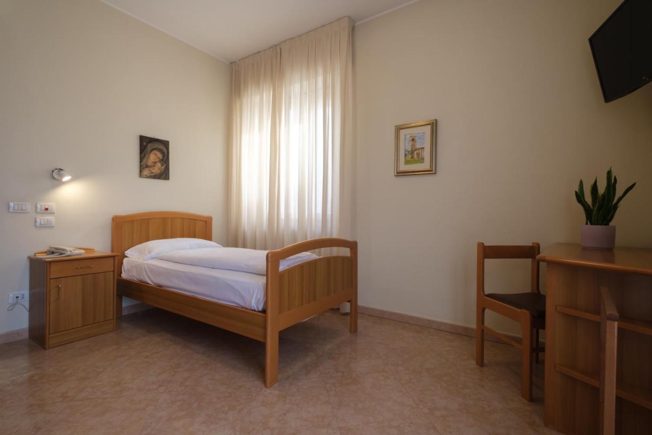 Affittacamere Casa - Casa Del Padre Nascimbeni Torri Del Benaco
